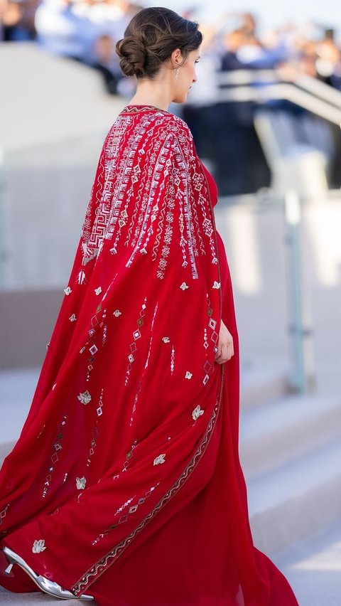 Beautiful Portrait of Princess Rajwa, the Pregnant Daughter-in-Law of the King of Jordan