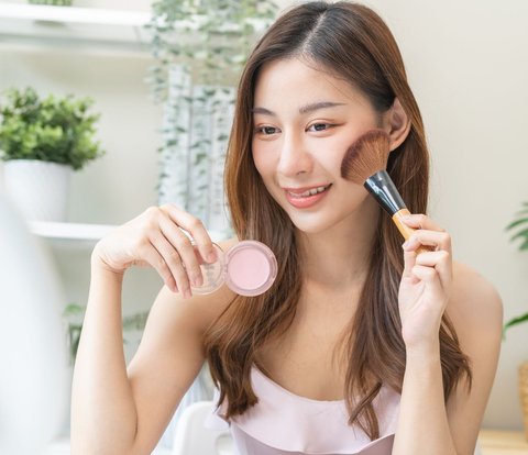 Have You Tried the Popular Sunset Blush Makeup? Instantly Fresh Look