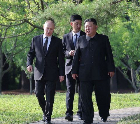 FOTO: Lucunya Sepasang Anjing Pungsan yang Dihadiahkan Kim Jong-un kepada Putin