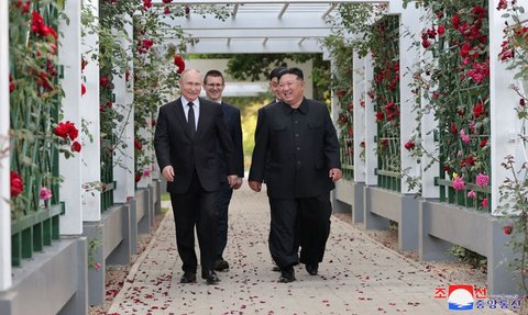 FOTO: Lucunya Sepasang Anjing Pungsan yang Dihadiahkan Kim Jong-un kepada Putin