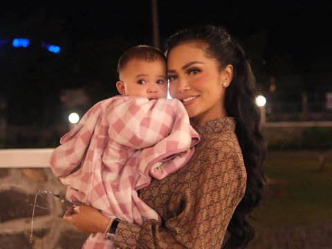 Sweet Banget! Potret Kedekatan Ameena & Azura dengan Amora dan Kellen Lemos, Gayana Gemesin