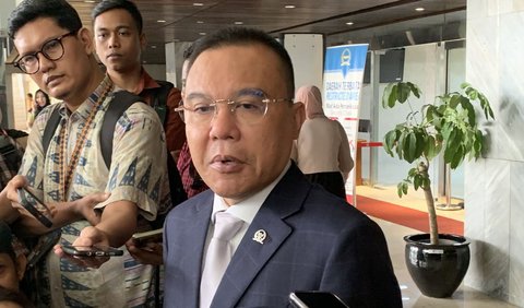 Lebih lanjut, Dasco pun mengungkapkan bahwa komunikasi Ridwan Kamil maju di Pilkada Jakarta dibahas dalam rapat partai koalisi.<br>