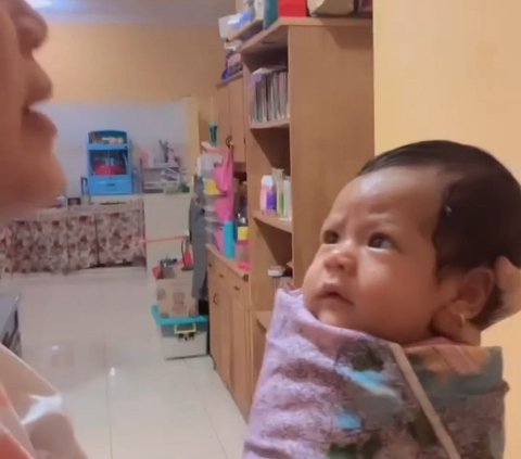 Funny Grandma Complaining to Her Grandchild Who Wakes Up Early Blindly Watched 51 Million Times