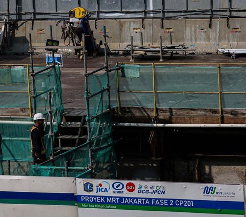 FOTO: Memantau Progres Terkini Pembangunan MRT Jakarta Fase 2A Thamrin-Monas, Capai 77,36 Persen