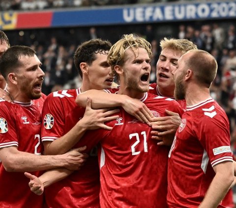 FOTO: Tahan Imbang Inggris, Gol Dahsyat Hjulmand Jaga Asa Denmark Lolos 16 Besar Euro 2024
