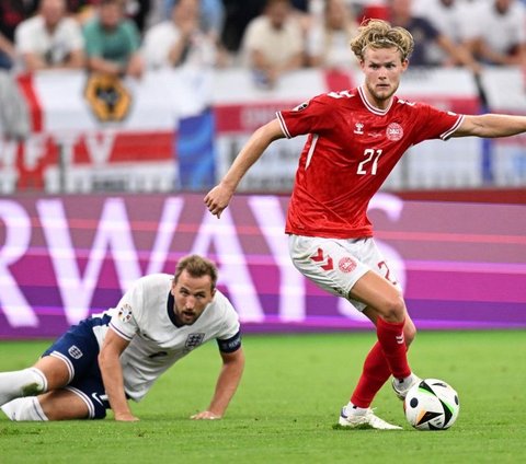 FOTO: Tahan Imbang Inggris, Gol Dahsyat Hjulmand Jaga Asa Denmark Lolos 16 Besar Euro 2024