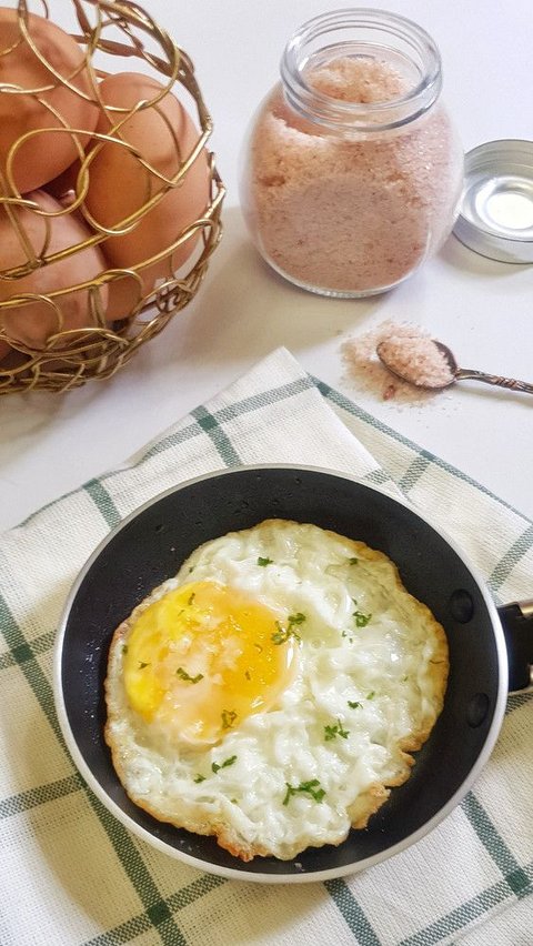 <b>Tanpa Margarin, Begini Trik Goreng Telur Ceplok Jadi Lebih Lembut</b>