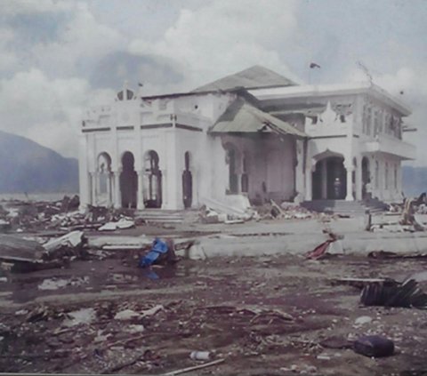 Mengunjungi Masjid Baiturrahim Ulee Lheue, Saksi Bisu Dahsyatnya Tsunami Aceh 2004