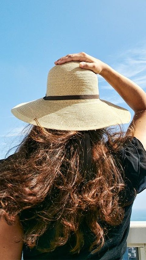 <b>Cara Melindungi Rambut dari Sinar Matahari, Bantu Cegah Rambut Bercabang</b>