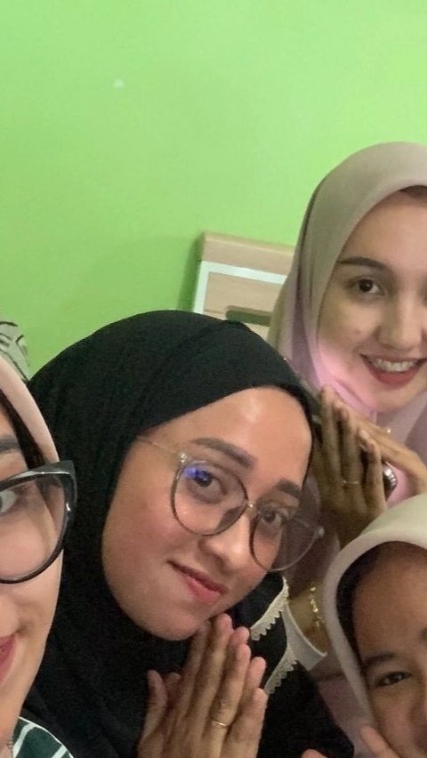 Empat Wanita Bersahabat Ini Beli Rumah Bareng, Aksinya Viral dan Banjir Pujian