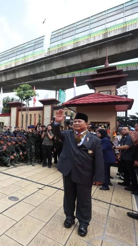 Karpet Merah untuk Prabowo Terima Kehormatan Bintang Bhayangkara di Mabes Polri