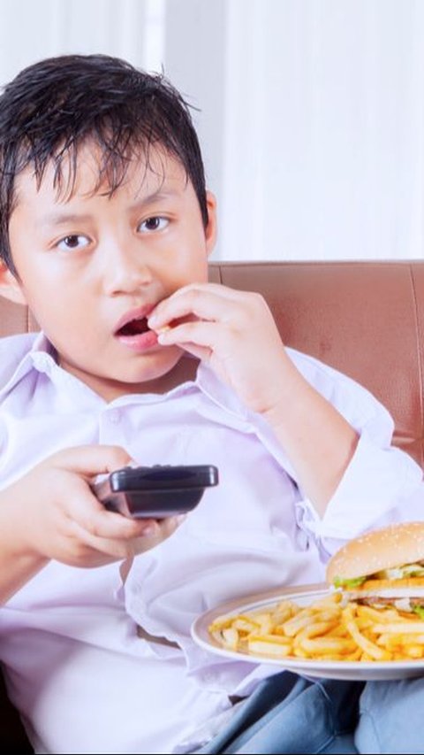 Does Your Little One Like Salty Food? There Are 3 Signs that Appear When Their Body Has Too Much Salt