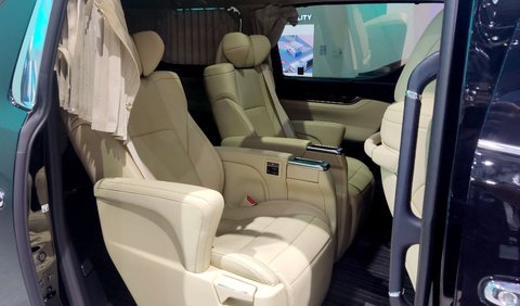 Toyota Alphard adalah mobil yang diproduksi oleh Toyota