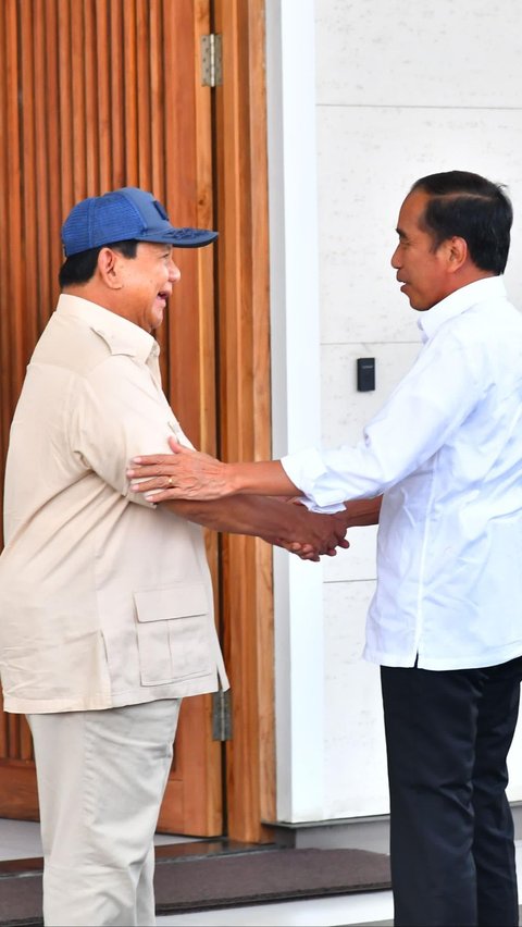 <br><br>Hampiri Jokowi ke Bandara Halim, Prabowo Ucapkan Selamat Ulang Tahun Secara Langsung