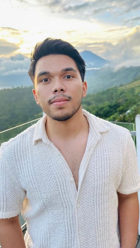 Beberapa artis ini membuktikan bahwa kesuksesan dapat diraih meskipun tidak menyelesaikan pendidikan SMA. Siapa saja mereka?