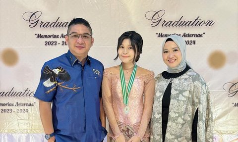 Potret Cantik Nasha Anaya Anak Bungsu Pasha Ungu dan Okie Lulus SMP, Minta Foto Bertiga sama Orangtua Bikin Haru