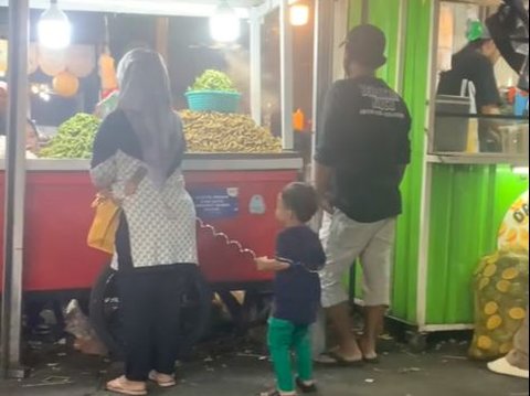 Unique Way for Mothers to Keep Their Children from Getting Lost, Netizens Requesting Spill