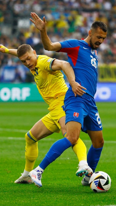 Tertinggal lebih dahulu sejak menit ke-14, Ukraina berhasil membalikkan kedudukan lewat <i>comeback </i>maut. Foto: REUTERS