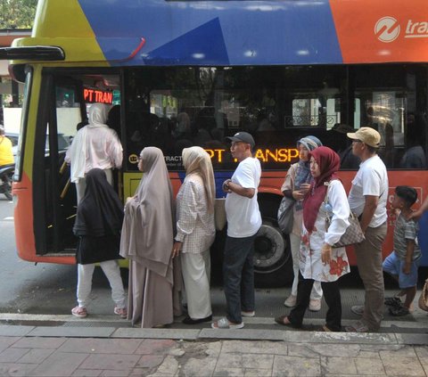 FOTO: Serunya Keliling Jakarta dengan Bus Wisata Atap Terbuka, Begini Cara Naiknya!
