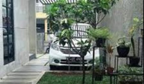 Desain Taman Mini dengan Garasi