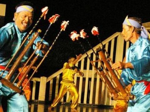 Serunya Pertunjukan Angklung Caruk Banyuwangi, Lomba Curi Perhatian Tampilkan Lagu dan Tarian Meriah