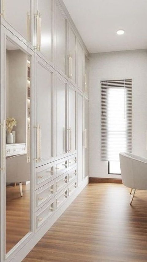 Walk in Closet Sederhana Full Putih