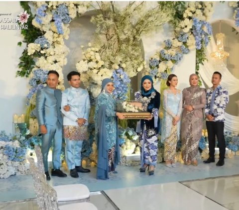 Potret Cantik Menggemaskan Ameena di Acara Lamaran Thariq Halilintar & Aaliyah Massaid, Pakai Baju Serba Biru