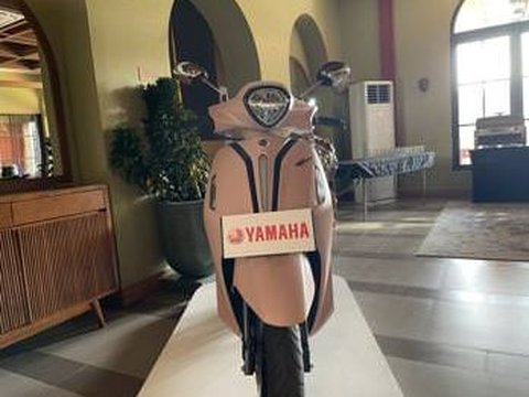 Lady Bikers Stay Beautiful and Stylish on the Road with Yamaha Grand Filano