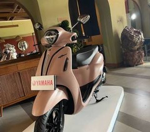 Lady Bikers Stay Beautiful and Stylish on the Road with Yamaha Grand Filano