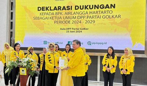 Di hadapan Airlangga Hartarto, perwakilan jajaran PP KPPG pun membacakan deklarasi dukungan.