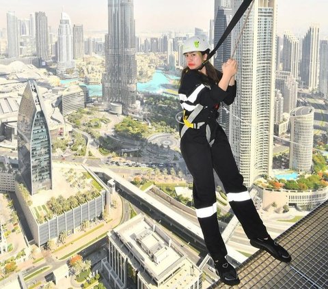 Seru Abis! Potret Felicya Angelista & Caesar Hito Naik Sky Edge di Dubai, Akui Lutut Sampai Lemas