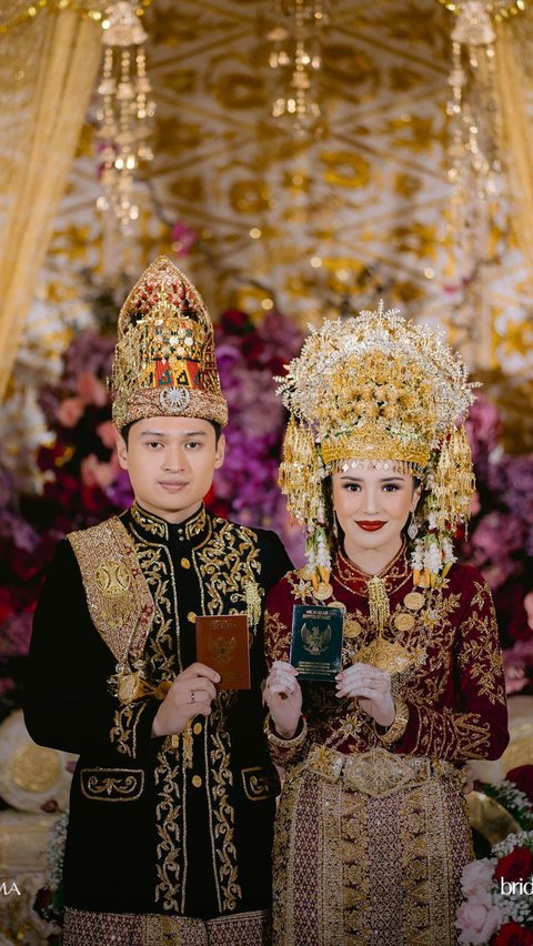 Pakai Busana Adat Aceh, 8 Potret Pernikahan Beby Tsabina & Rizki Natakusumah, Penampilannya Manglingi Banget