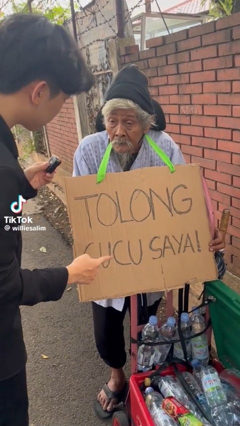 <b>Jalankan Amanah Istri yang Telah Wafat, Kakek 73 Tahun Jadi Tulang Punggung Keluarga Jual Minuman Keliling untuk Biayai Sekolah Cucu</b>