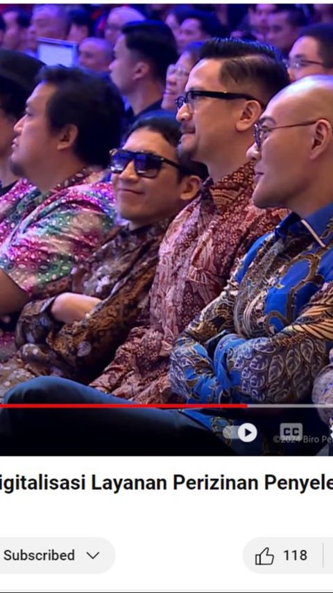 Tertangkap Kamera! Senyum Desta & Deddy Corbuzier saat Jokowi Sentil Ruwetnya Perizinan Event