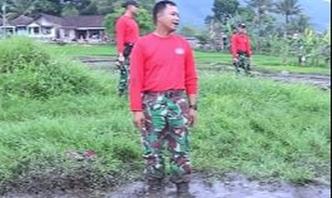 Sosok Pelatih TNI ini Luar Biasa, Beri Contoh Penyamaran ke Prajurit Sampai Rela Guling-guling di Lumpur