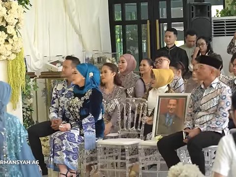 Momen Adjie Massaid 'Hadir' di Lamaran Aaliyah dan Thariq, Acara Semakin Haru