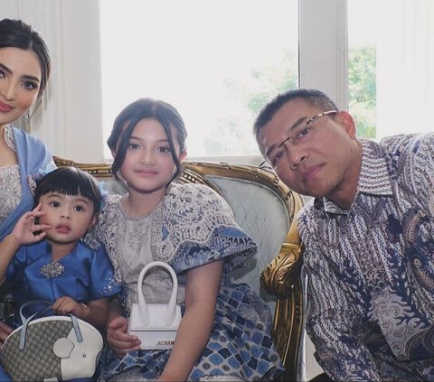 Portrait of Anang Hermansyah and Ashanty's Family at the Engagement of Thariq Halilintar and Aaliyah Massaid