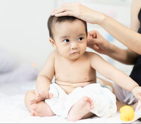 Safe Way to Clean Baby's Ears According to Doctors, Not Using Cotton Buds