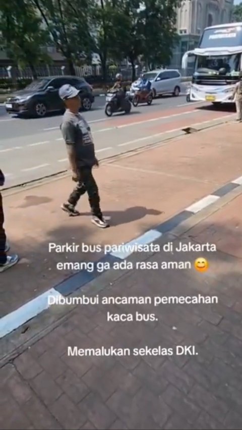 Viral Jukir Liar Patok Tarif Parkir Bus Rp300 Ribu di Masjid Istiqlal
