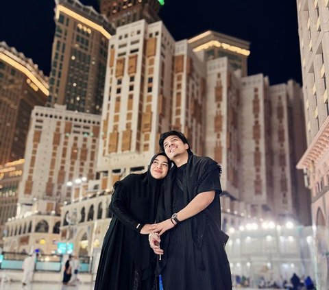 Portraits of Artists' Styles who will go on Hajj together in 2024 with their partners