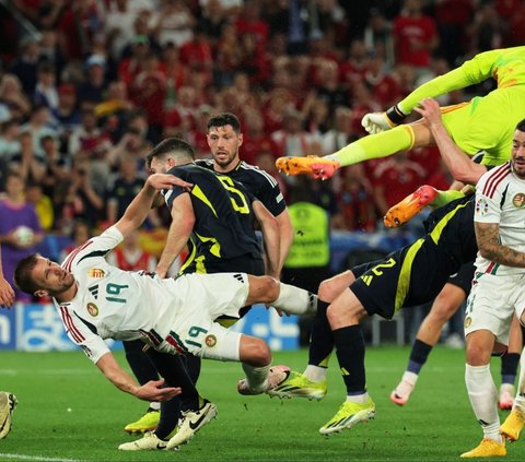 FOTO: Horor! Ini Detik-Detik Barnabas Varga Terkapar Usai Benturan dengan Angus Gunn di Laga Grup A Euro 2024, Skotlandia Vs Hungaria