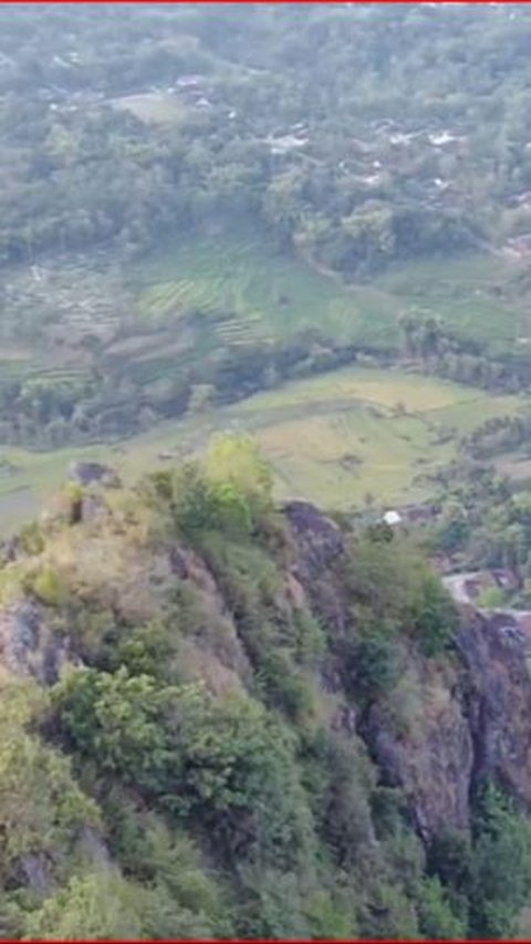 Kisah Rumah Terpencil di Puncak Gunung Blengker Wonogiri, Akses Jalan Hanya Berupa Jalan Setapak