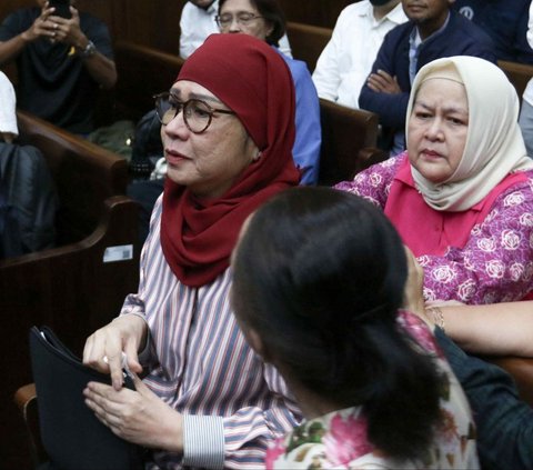 Terdakwa  Mantan Direktur Utama (Dirut) PT Pertamina Galaila Karen Kardinah alias Karen Agustiawan menjalani sidang putusan pengadilan Tipikor di Jakarta Pusat, Senin (24/6/2024).  Karen divonis 9 tahun penjara  dengan denda Rp 500 juta subsider 3 bulan. Foto: Liputan6.com / Herman Zakharia<br>