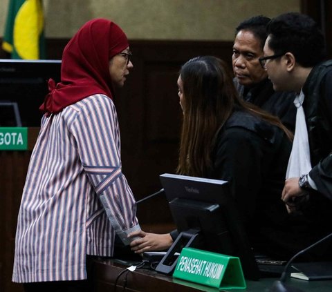 Terdakwa  Karen Agustiawan saat menjalanin sidang putusan pengadilan Tipikor jakarta pusat, Senin (24/6/2024). Karen Agustiawan divonis 9 tahun penjara  dengan denda 500 juta subsider 3 bulan.