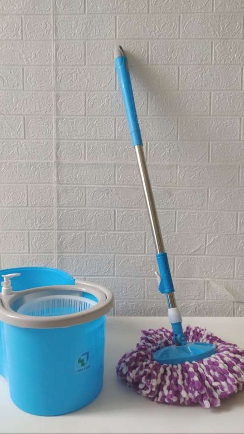 <b>Trik Bersihkan Lantai dengan 3 Bahan Dapur, Bersih Kesat dan Tidak Bau Amis</b>