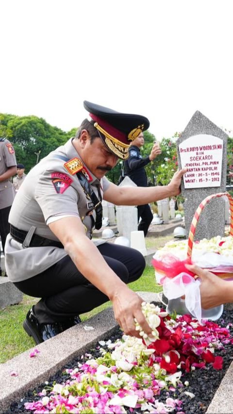 Wakapolri Pimpin Ziarah di TMP Kalibata Jelang HUT Bhayangkara ke-78