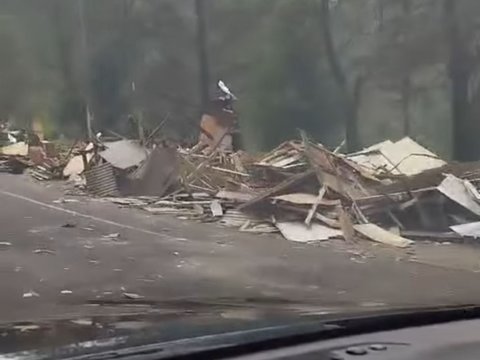 Ratusan Lapak PKL di Puncak Dibongkar, Sandy Pas Band Beri Pesan Menohok