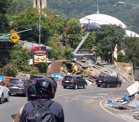 Ratusan Lapak PKL di Puncak Dibongkar, Sandy Pas Band Beri Pesan Menohok