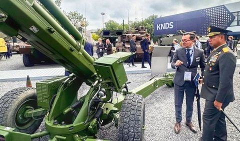 Dijelaskan bahwa Eurosatory 2024 di Paris ini merupakan pameran internasional terbesar. <br>