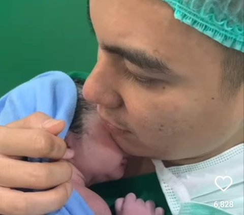 Unggah Video Adzankan Bayi Baru Lahir, Caption Baim Wong Penuh Teka Teki